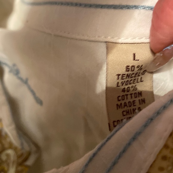 Gorgeous Tommy Bahama Paisley Print Button Down Shirt - Picture 2 of 10